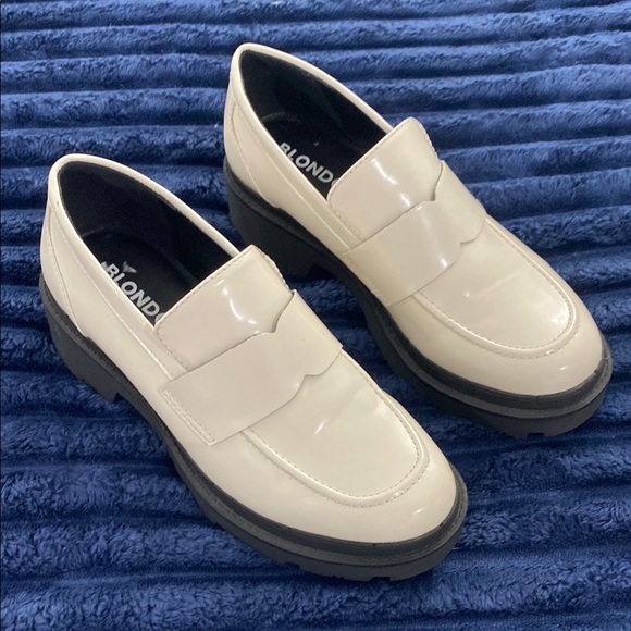 Blondo cream patent leather lug sole platform loafers - Picture 1 of 7
